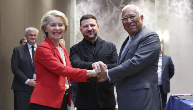 UkrinformFra's tweet image. L'Union européenne et l'#Ukraine se sont félicitées de l'approbation d'un prêt de 90 milliards d'euros, tout en appelant les pays tiers à contribuer à la réduction du déficit de financement de l'Ukraine #guerre #economie 
ukrinform.fr/rubric-polytic…