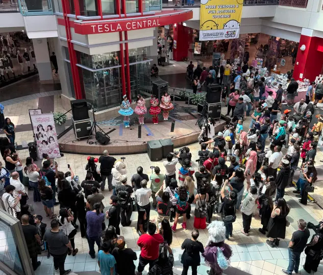 idolnova's tweet photo. Anime Night Mart this past weekend 💖 The mall having a small stage is just like Asia right? 🤩

#kaigaiidol #chikaidol https://t.co/UKs8ygjUdO