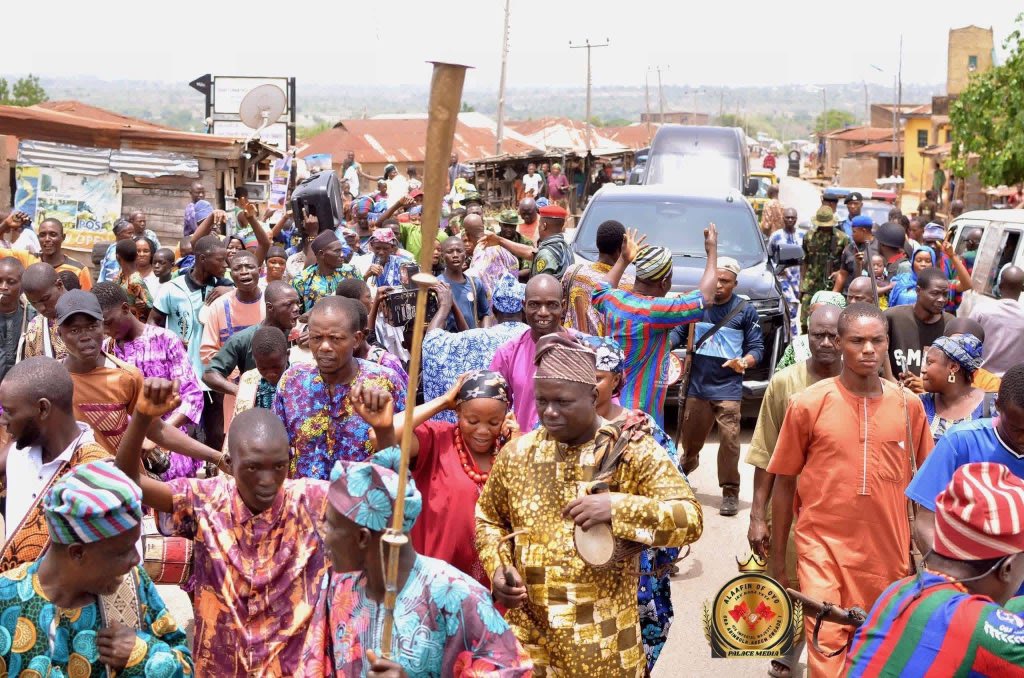 Pictures from the historic visit of Kaaabiiieeesi Iku Baba Yeye Alaafin to Shao in Kwara State.