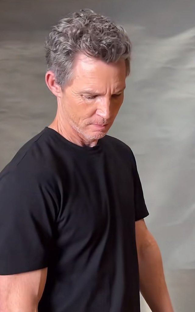 him looking down at you while you blow him
send tweet