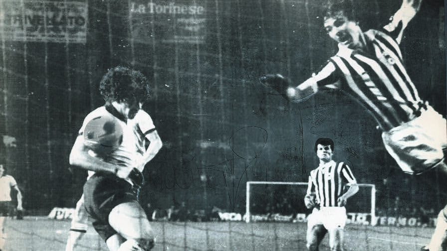 john_clubb's tweet image. 46 years ago tonight Paul Vaessen made a lot of people very proud. Juventus 0 The Arsenal 1. Lived the dream, if only for a while. I wish I could go back to 46 years ago tomorrow, when me &amp;amp; Little Lee were running about in the smelly Juventus shirt you brought back. RIP cuz. 🟡🔵