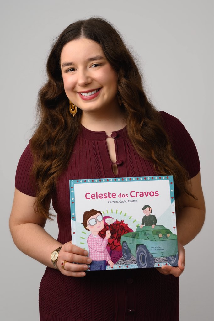 Hoje nasce um projeto muito especial e com um grande significado: o meu livro “Celeste dos Cravos”, dedicado à história da minha avó, Celeste. 🤍

“Celeste dos Cravos” nasce da vontade de dar a conhecer, sobretudo aos mais novos, a verdadeira história de quem foi a mulher que,