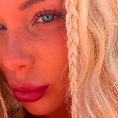 #NovaFotoDePerfil e do nada fiquei loira.