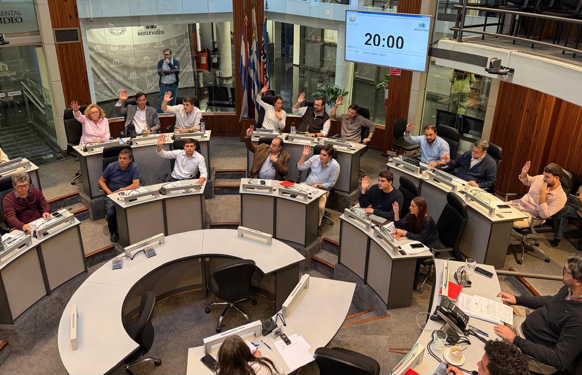 Se acaba de aprobar en la JDM una moción para interpelar las autoridades de Desarrollo Ambiental de la Intendencia. El motivo es el estado de emergencia que vive Montevideo en materia de limpieza y la ausencia de medidas por parte de la IM, que sigue demostrando que limpiar el