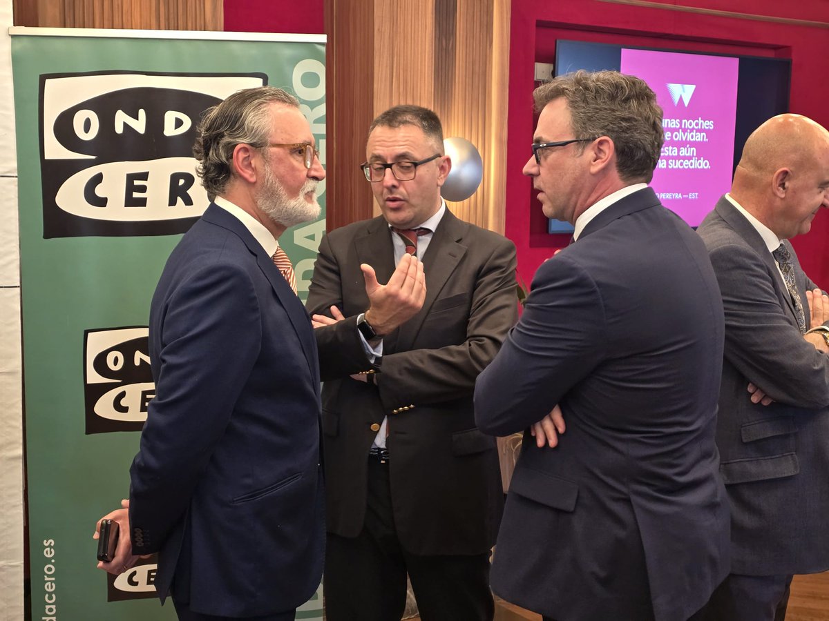 a_costacosta's tweet photo. Enhorabona a @OCRIbiza pels 14 anys reconeixent la bona feina de la gent de les Pitiüses. I enhorabona a tots els premiats, amb especial menció al premi d'honor, Abel Matutes, empresari i banquer de referència i, sense dubte, el polític més rellevant de la història d'Eivissa. https://t.co/ebLcMmguZV