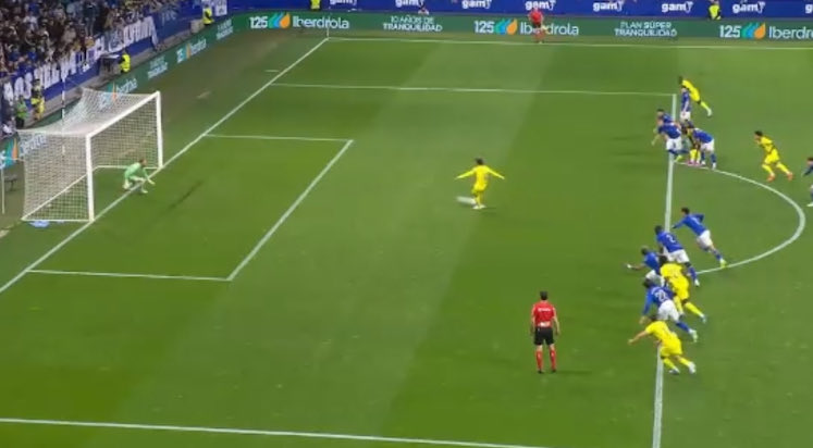 💥 | De Burgos Bengoetxea y el VAR tienen trabajo duro en el Carlos Tartiere. ⚪️🔵🇪🇸

📌 Sibo no invade el área en el momento del disparo, y de hecho no interviene en el despeje posterior, NO SE REPITE

❌ Error del conjunto arbitral

🏟️ Real Oviedo - Villarreal