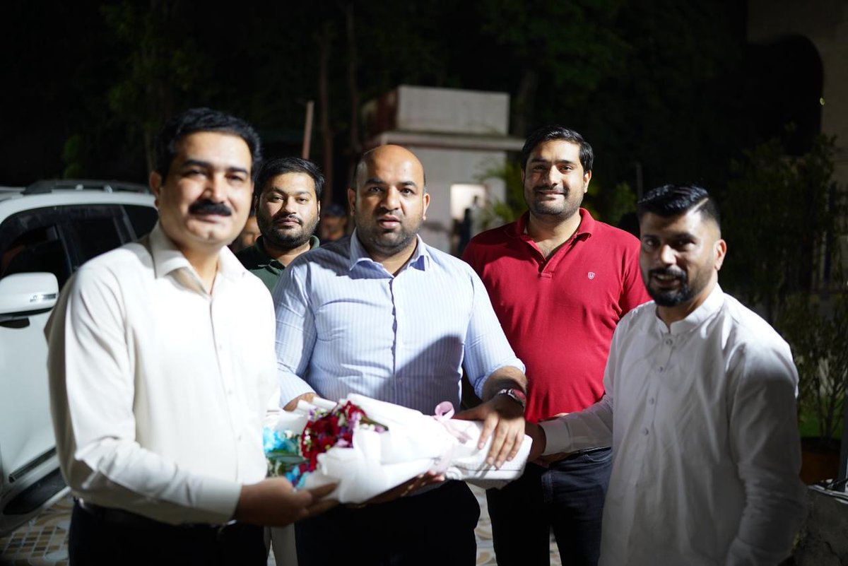 Techzo160538's tweet image. Honored to host Rana Sikandar Hayat at Techzo Ltd / D-Hoppers Pvt Ltd on April 22.

CEO Shahid Iqbal welcomed the Minister.
 Syed Aun Shah briefed on Techzo’s IT &amp;amp; D-Hoppers’ taxi/limo dispatch.
🏆 Award presented to the honorable guest.
#DigitalEducation #Punjab #Techzo