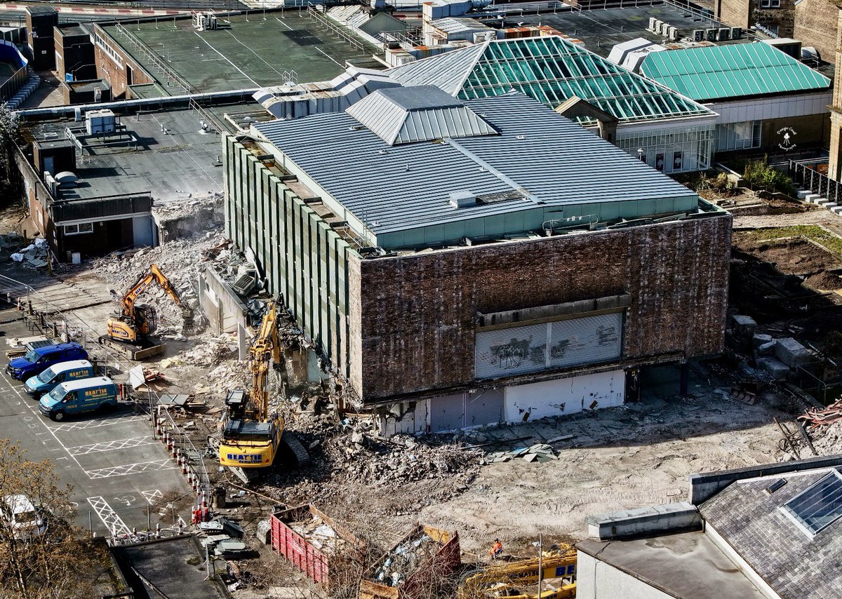 DougieCoullPix's tweet image. Demolition of the old library continues.

#photography #demolition #greenock #library #inverclyde