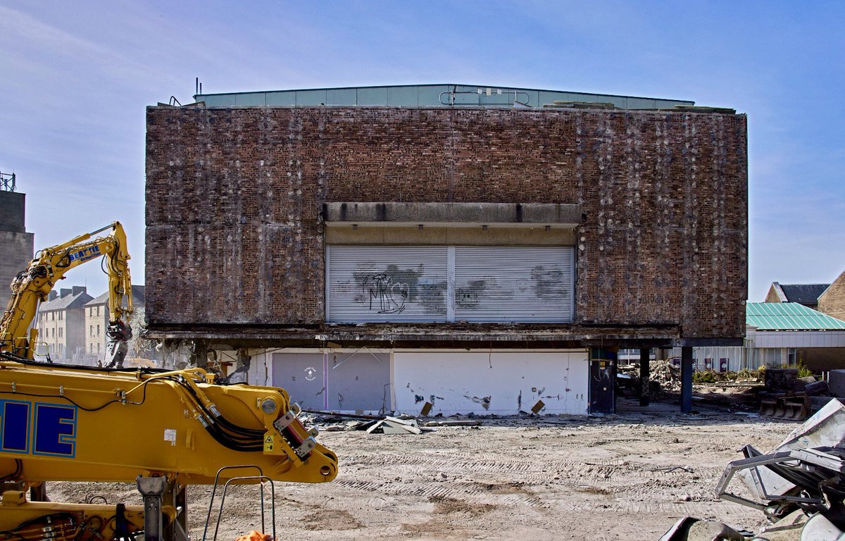 DougieCoullPix's tweet image. Demolition of the old library continues.

#photography #demolition #greenock #library #inverclyde