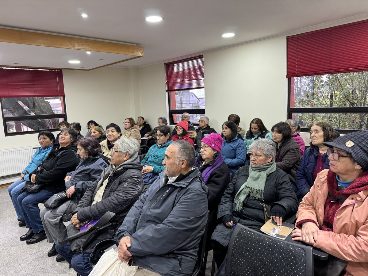 DPPAysen's tweet photo. 📍Esta mañana el Delegado Presidencial Provincial, Eligio Montecinos Araya, estuvo conversando con juntas de vecinos y clubes de adulto mayor, sobre las medidas del plan de reconstrucción del Gobierno del Presidente José Antonio Kast. https://t.co/R1wzwOq4pp