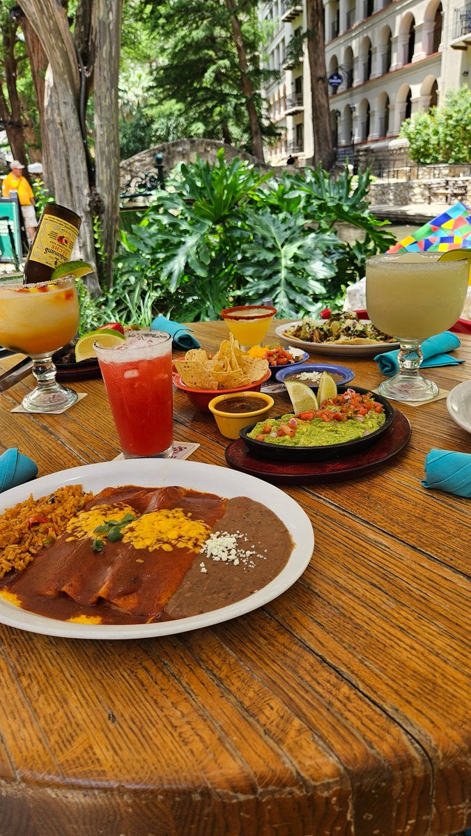 SARiverwalkFun's tweet photo. Today was a perfect Thursday for lunch at Rita's On The River.  Delicious Mexican fare and tasty beverages.  All at a great location in the heart of the Riverwalk.  A wonderful afternoon!

https://t.co/owLCHsNwaP

#SanAntonio #Travel #Vacation #VisitSanAntonio #SARiverwalkFun https://t.co/cAk6VrMIDZ