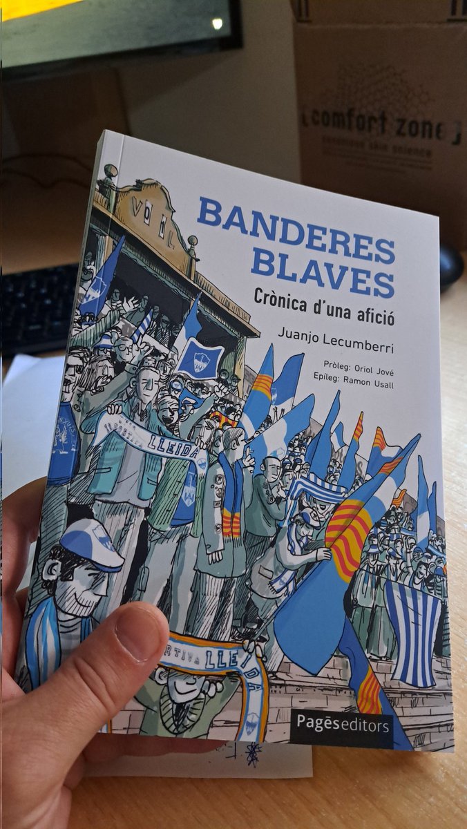 poch_espin's tweet image. Ja tenim una miqueta més de #UELleida @LleidaCF a casa. Gràcies per fer-ho possible @jlecumberri_ 💙💙🤍💪🏼⚽️