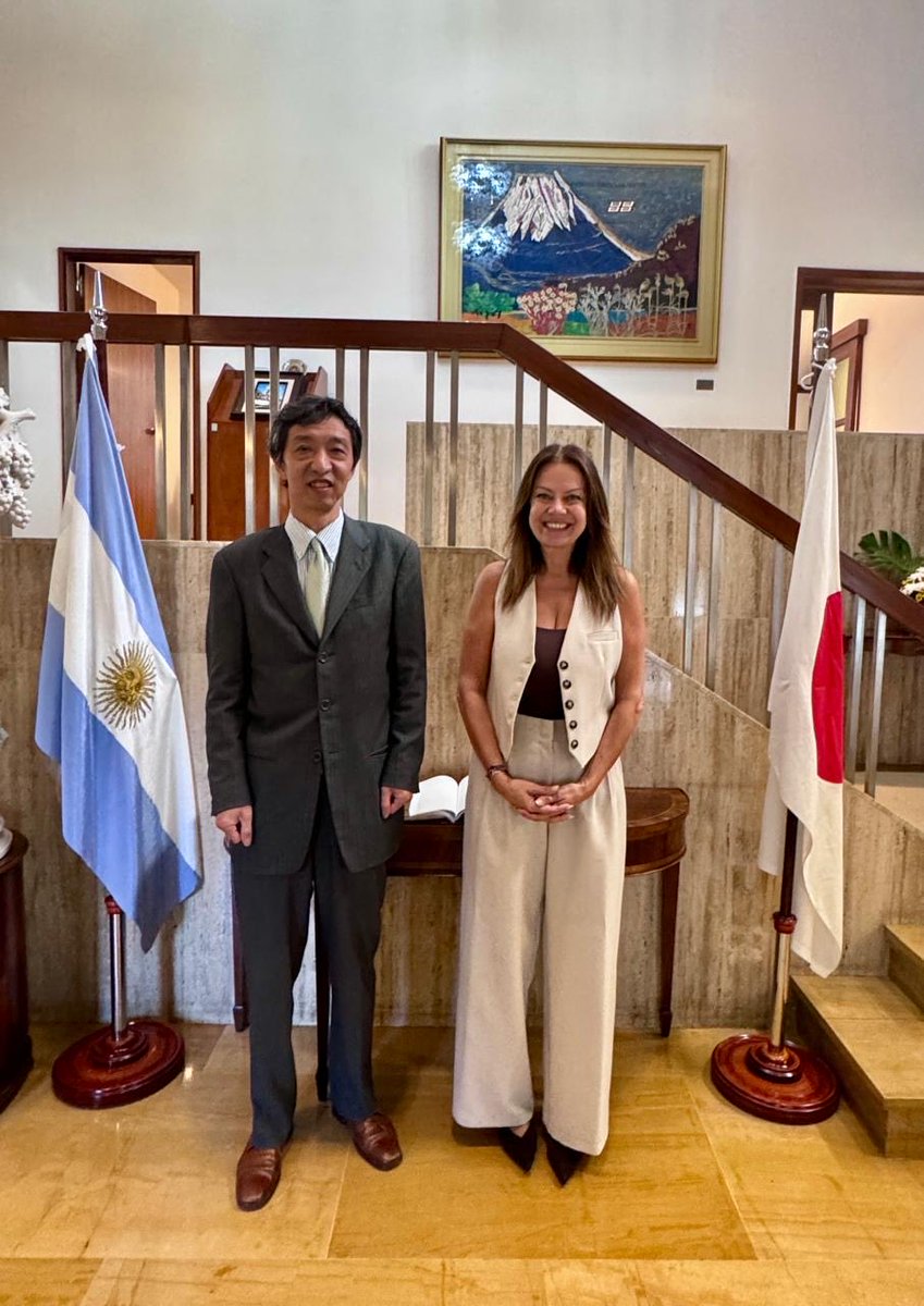 La ministra Sandra Pettovello se reunió con el embajador del Japón en la Argentina, Hoshino Yoshitaka, para articular una agenda bilateral.
<a href="/JMilei/">Javier Milei</a>