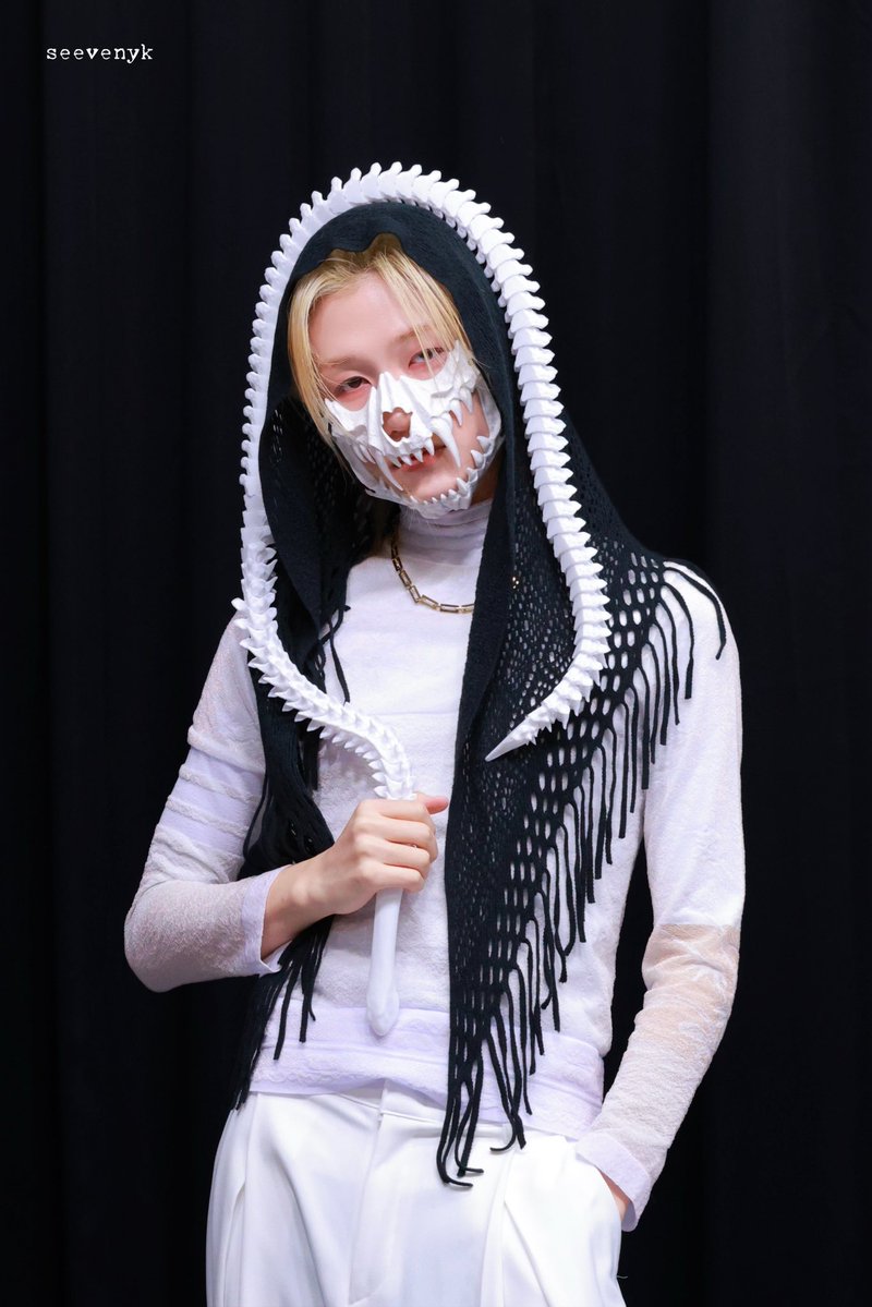 seevenyk tweet media