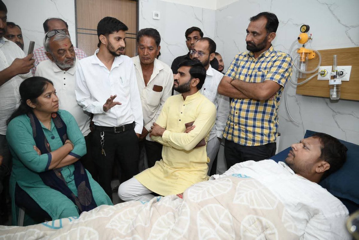 isudan_gadhvi's tweet image. गुजरात में कानून व्यवस्था पूरी तरह से ध्वस्त हो चुकी है।

ऊना में आम आदमी पार्टी के उम्मीदवार अजयभाई पर फायरिंग हुई है, इस वक्त वह अस्पताल में है ओर उनका इलाज चल रहा है।

हमे हमारे उम्मीदवार पर गर्व है क्योंकि भाजपा ने यह नगरपालिका को एक तरफा जीतने की कई कोशिश की लेकिन AAP के