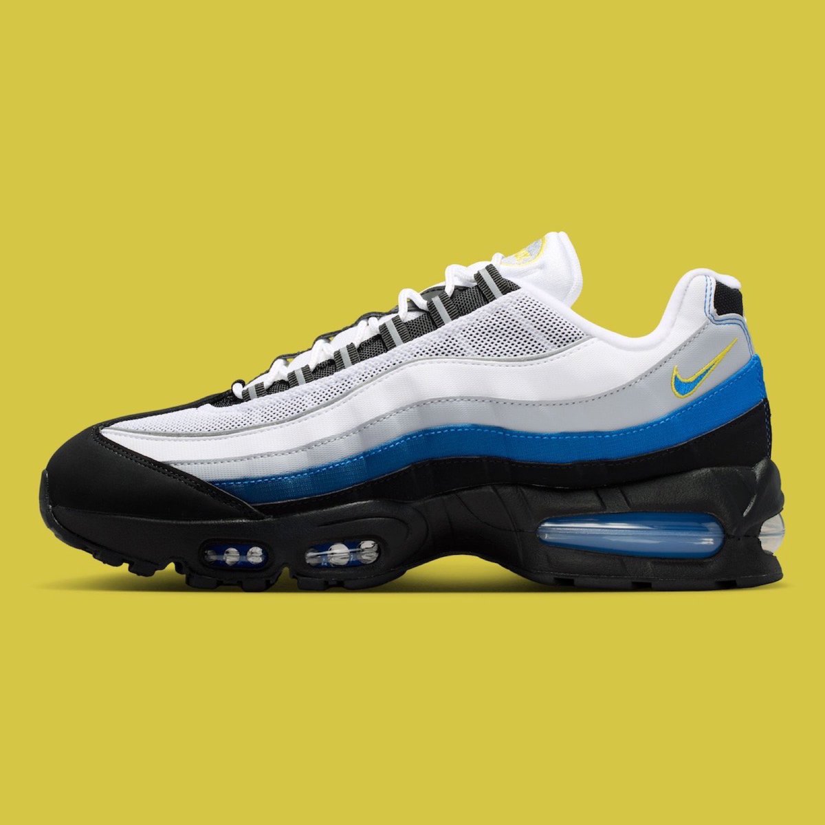 JustFreshKicks tweet media