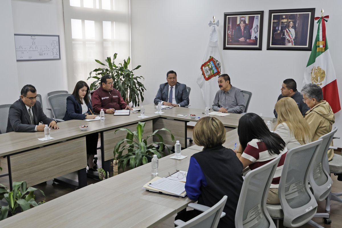 SeducEdoMex's tweet image. 🤝✨El Srio. Miguel Ángel Hernández Espejel sostuvo una reunión de coordinación con titulares de @SEB_Edomex, @SEMSedomex y @Sesyn_edomex, para reforzar las estrategias que fomentan la convivencia pacifica y #CulturaDePaz en las comunidades de aprendizaje. 🌱🤍

#ElPoderDeServir