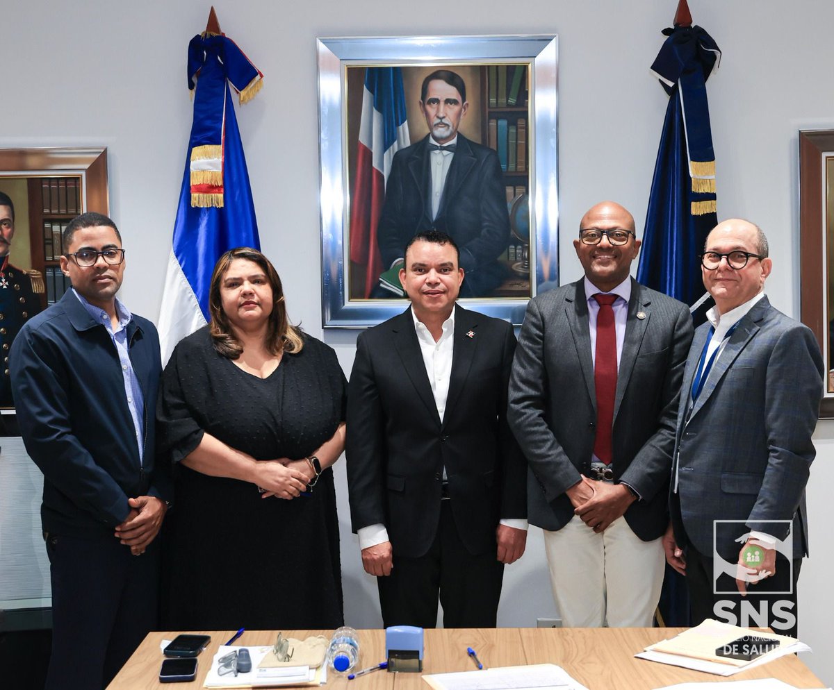 Cemadojardo's tweet image. 🙌 Récord histórico en salud: SNS y CMD impulsan más de 900 nombramientos médicos en solo cuatro meses.

✅ Se reportan 276 especialistas, 186 médicos generales, 461 profesionales de salud adicionales y 48 reclasificaciones.

#SNSRD #Salud #CMD