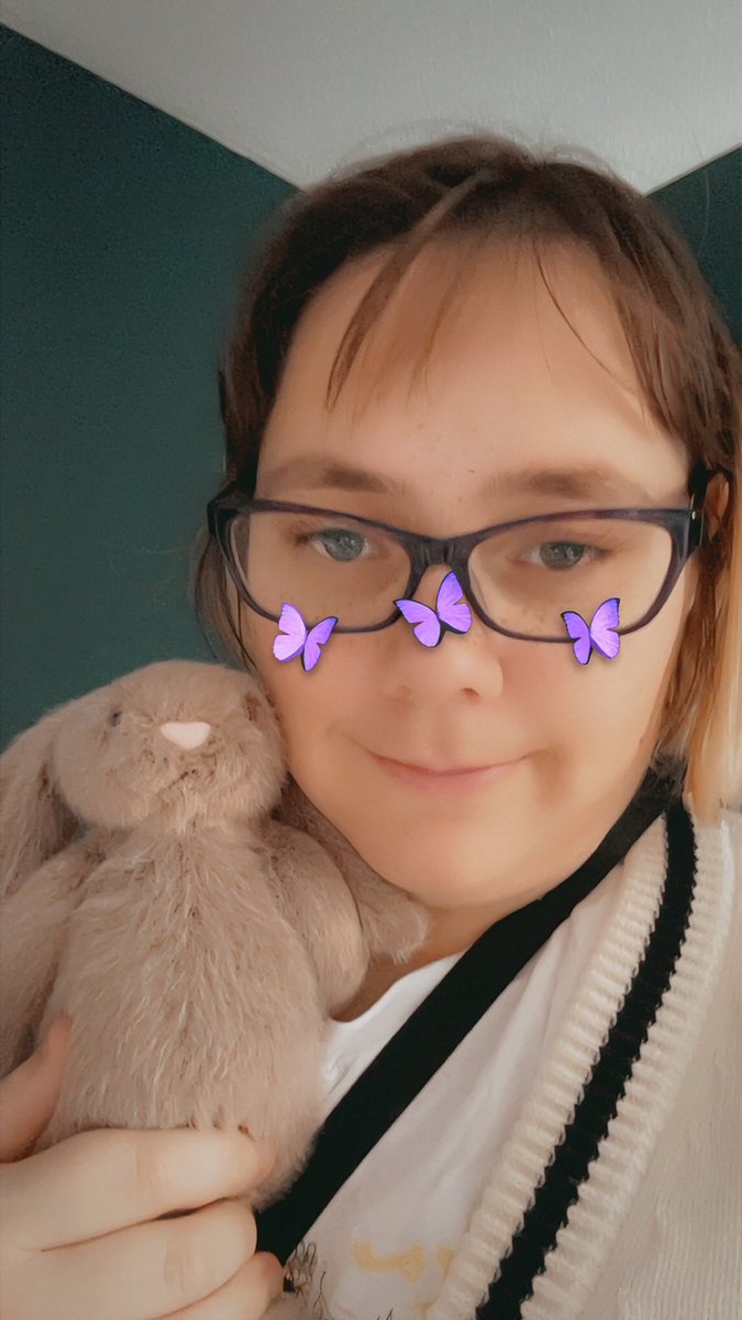 snowyfennec's tweet photo. Trying to love myself more 😩😆🩷🩷😇 https://t.co/MX23WvWNIW