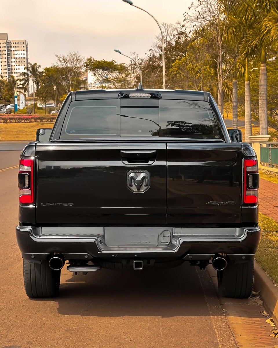 nocarcontext's tweet photo. DODGE Ram 1500 Limited V8 🖤🖤 https://t.co/qa26nqGjJL