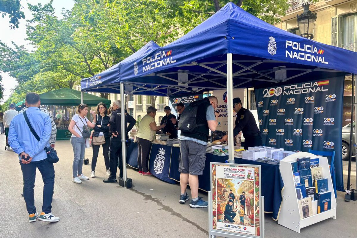 Primer ens van atonyinar al crit de “a por ellos”, a cop de porra contra gent que només volia votar. Després van arribar els indults, les renúncies i les baixades de pantalons. I ara, amnistiats, passegen pels nostres carrers per Sant Jordi venent roses com si res hagués passat.
