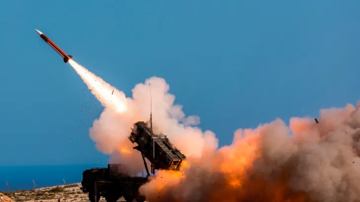 MarioNawfal's tweet image. 🇺🇸🇮🇷🇹🇼 The Iran war has quietly opened a window for China.

Trump officials now assess the US could not fully defend Taiwan from a Chinese invasion in the near term.

54 days in, the US has burned through 1,000+ Tomahawks and up to 2,000 air-defense missiles.

Full replacement: