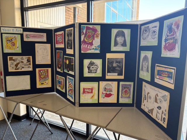 BournvilleSch's tweet image. What a brilliant Year 8 Progress Evening! Families connected with teachers while also exploring student artwork, taking part in hands-on science workshops, and chatting with our SEND team for expert guidance.
A vibrant evening, thank you to everyone who came along! #tradition