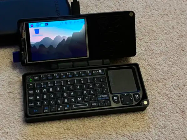 adafruit's tweet image. Foldable Raspberry Pi 5 Cyberdeck (with camera) #3DPrinting #3DThursday
blog.adafruit.com/2026/04/23/fol…