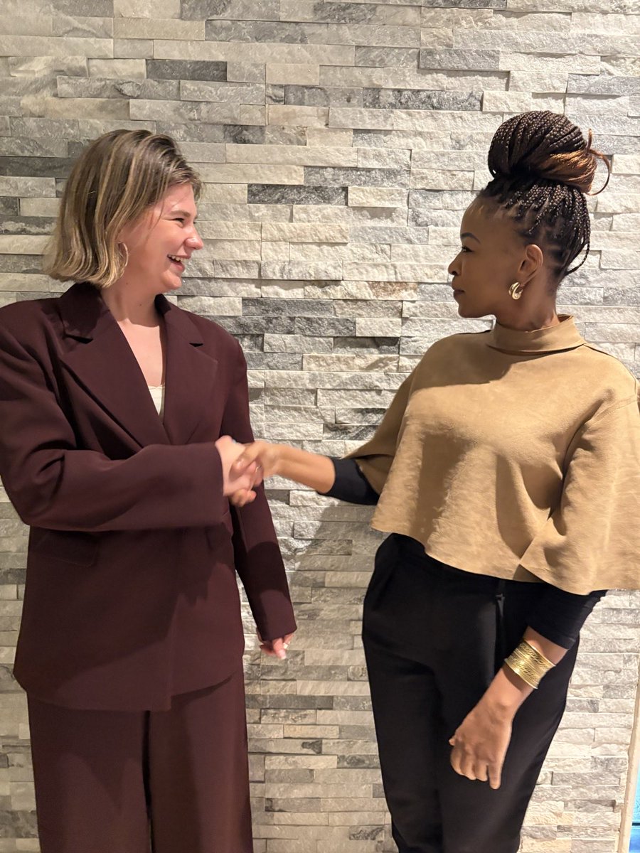 NLinEthiopia's tweet image. As part of the visit to the #AU on Human Rights, the #NL Youth Representative to the UN on Security and Human Rights, exchanged views with the AU Youth Representative. #Youth are increasingly taken seriously in conversations that concern them, today and in the future.

@AUC_PAPS