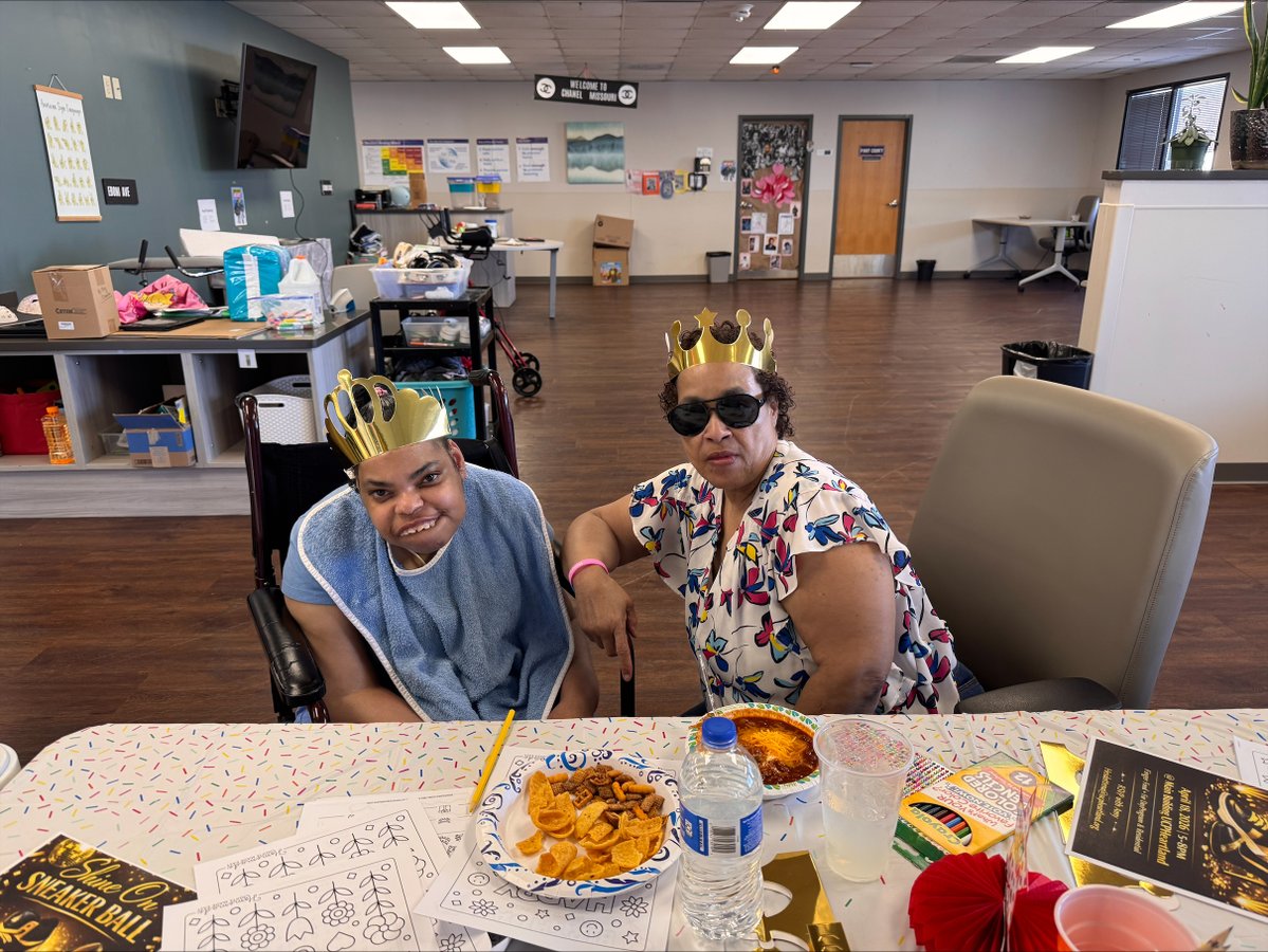UCPHeartland's tweet image. Our residential clients celebrated recent birthdays with Birthday Bingo! They played bingo, won prizes, had cake, and celebrated. 🥳

#Residential #Birthday #Celebration #UCPHeartland