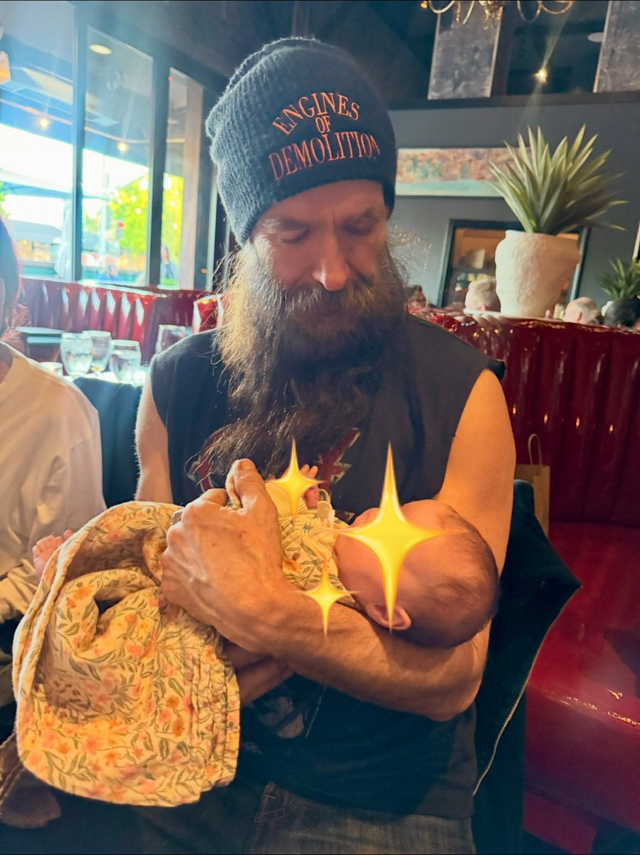 Sharon Osbourne tweet media