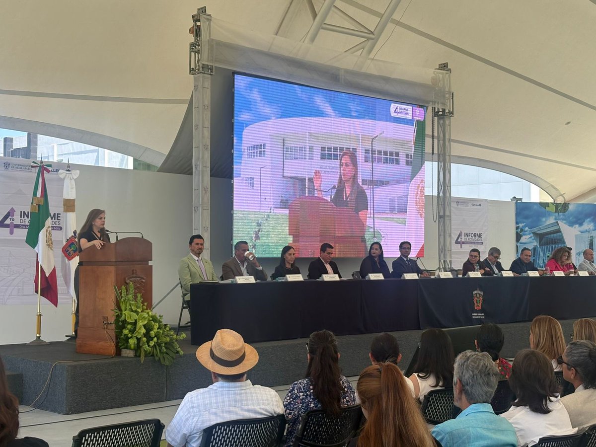 RicardoRodJim's tweet photo. Hoy me tocó representar en Ameca, en el Cuvalles de la @udg_oficial al Gobernador @PabloLemusN. Conocí los resultados de la Rectora y de su equipo de trabajo en este último año. https://t.co/EGSsJ8Xn3D