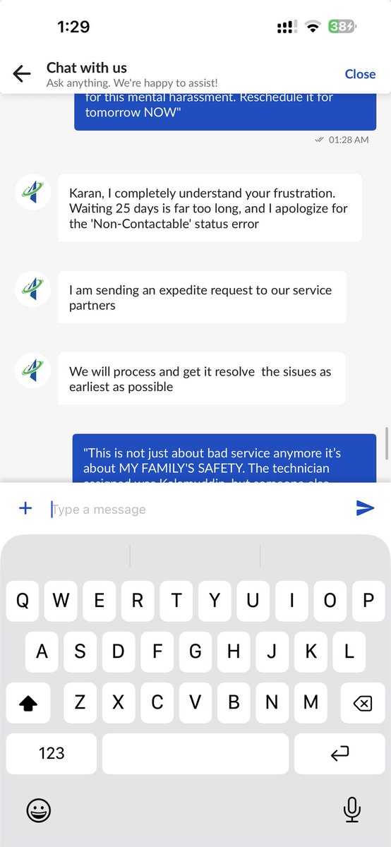 Saif154608's tweet image. 25 दिन से परेशान! @Flipkart और @oneassist_in ने चैट पर अपनी गलती मान ली है कि उन्होंने झूठा बहाना बनाकर मेरा केस बंद किया था। 4 अप्रैल से अब तक कोई समाधान नहीं मिला। कल 25 अप्रैल को सर्विस चाहिए। @jagograhakjago @consaff #ConsumerRights