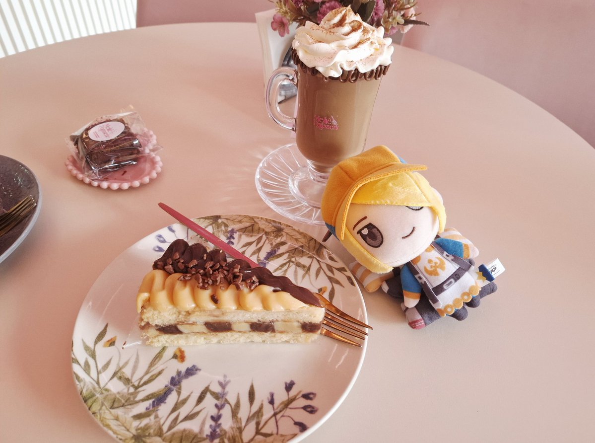 ⋆ val ⋆ tweet media