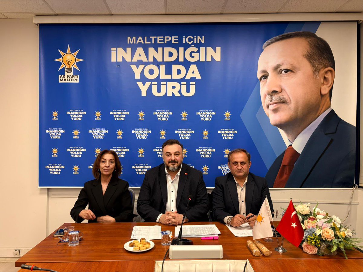 AkFeyzullah's tweet photo. Feyzullah Mahallesi Haftalık Olağan Toplantımızı, İlçe Başkanımız Sayın @Behadir ve kıymetli gözetmenimiz @mrvet35435663 katılımlarıyla gerçekleştirdik.  

Birlik, beraberlik ve hizmet anlayışıyla çalışmalarımıza kararlılıkla devam ediyoruz.
@maltepeakparti 
@akpartiistanbul https://t.co/x0bi7F8JBW