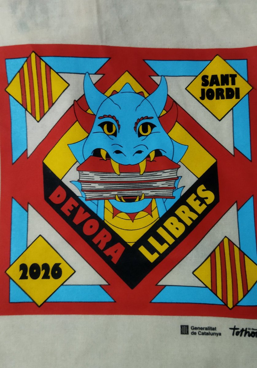Poblete_MMLega's tweet photo. Que satisfacció coincidir amb els amics i amigues de l'espai de llengües de @CCLBlanquerna, un any més per Sant Jordi.

També amb la millor professora de català del món, la Sandra.

Llibres, Roses, relats curts i cava. Un Sant Jordi en la nova i llunyana seu de @govmadrid https://t.co/HaZTi5eqNP