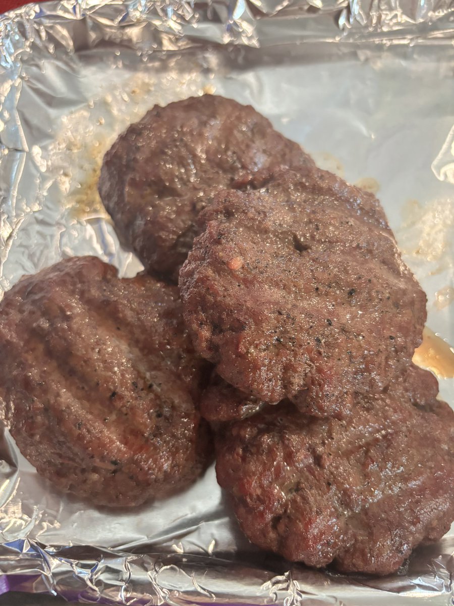 StepIntoHealing's tweet image. Real food &amp;gt; perfect food

Wellness doesn’t have to be complicated.
Sometimes it’s just:
Protein.
Sunlight.
Water.
Breath.

#burgers #wellness