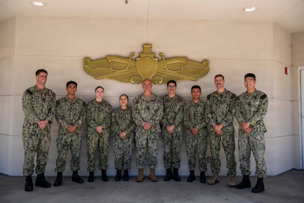 SurfaceWarriors's tweet image. ⚓⚔️ SWOBOSS meets with Future Surface Navy Leaders 🤝
📸 MC1 Sara L. Eshleman
#Readiness
@netcpao | @nrotc_nstc