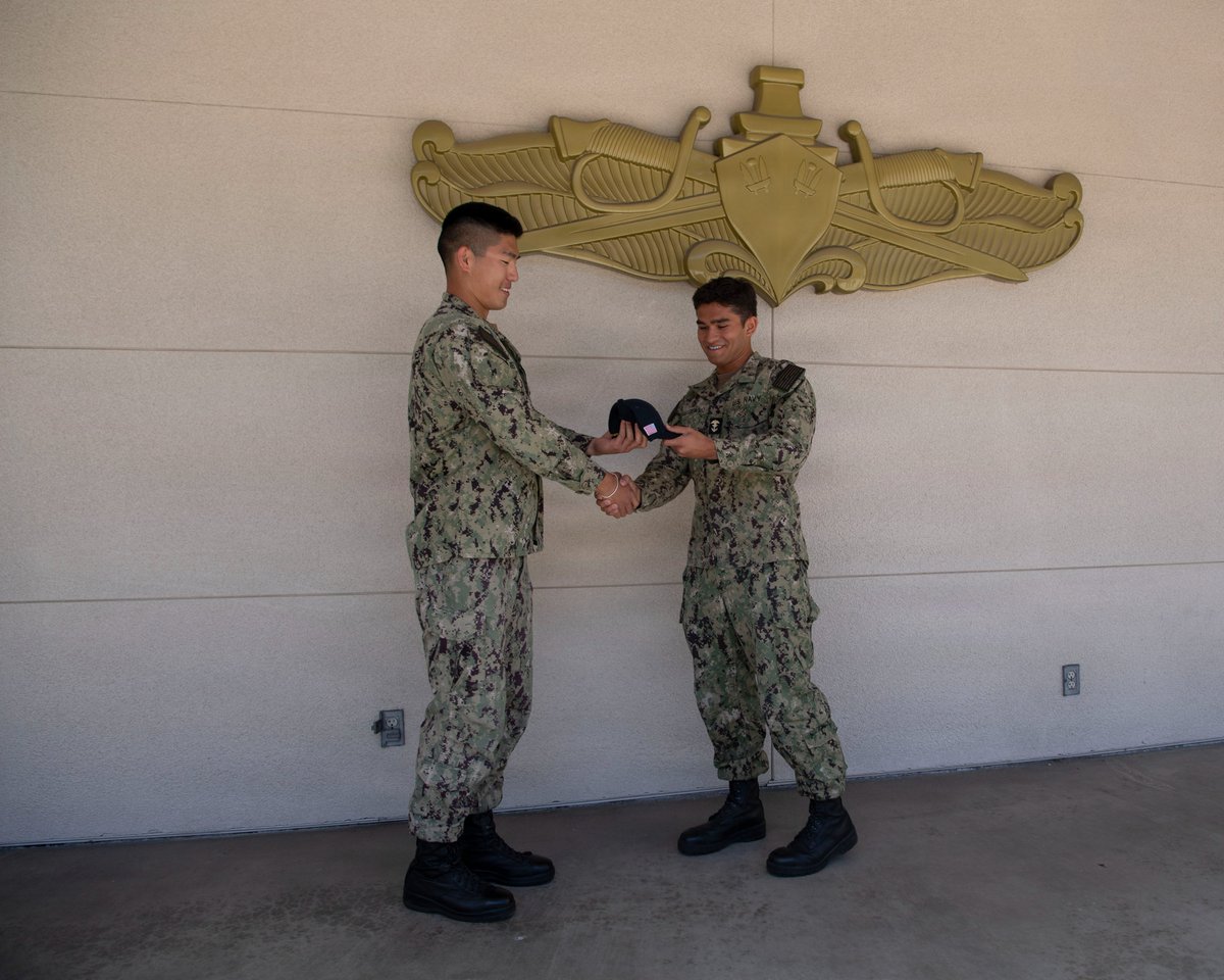 SurfaceWarriors's tweet image. ⚓⚔️ SWOBOSS meets with Future Surface Navy Leaders 🤝
📸 MC1 Sara L. Eshleman
#Readiness
@netcpao | @nrotc_nstc