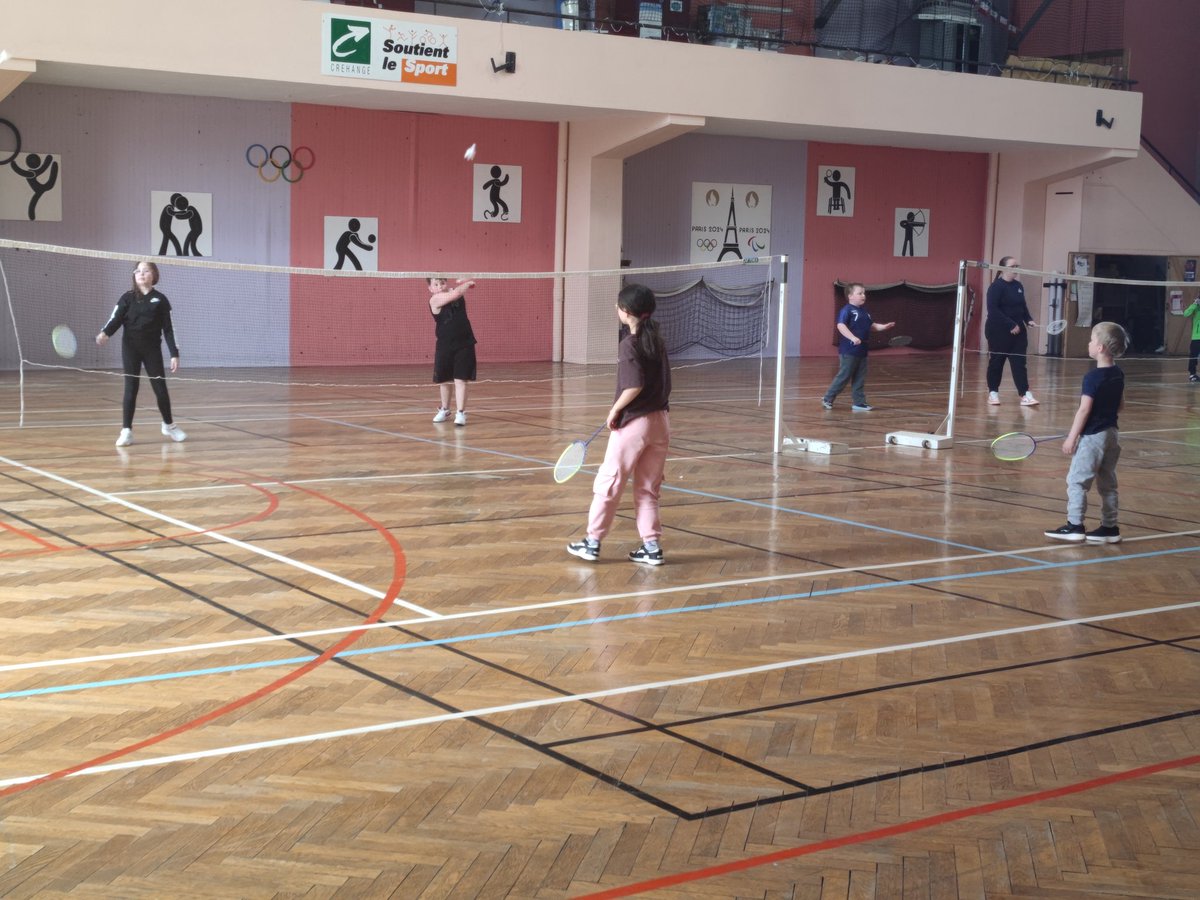 ABADCF's tweet photo. Nouvelle session de vacances sportives, une animation proposée par la Mairie de Créhange qui permet aux enfants de pratiquer différents sports chaque après-midi pendant une semaine. Aujourd'hui, la cinquantaine de jeunes présents a pu pratiquer le badminton. https://t.co/EdQnFBjIsG