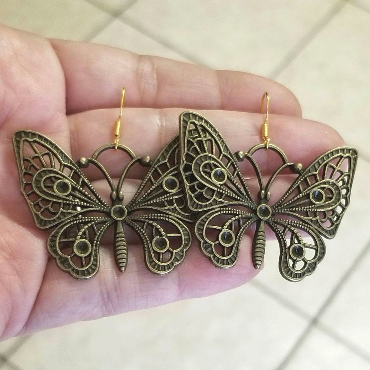 TrendingNowGift's tweet image. Butterfly Earrings, Large Butterfly Earrings #jewelry #earrings #dangleearrings #butterfly #butterflyjewelry #butterflyearrings #boho #bohemian #bohojewelry #summer #summervibes #handmadeearrings 

 etsy.me/3ZFM0ki via @Etsy