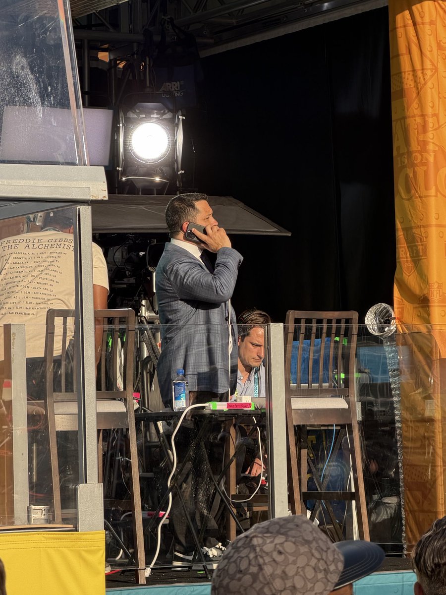 JoshMcNutt24's tweet image. Live from Pittsburgh with our boy Schefter #FlyEaglesFly