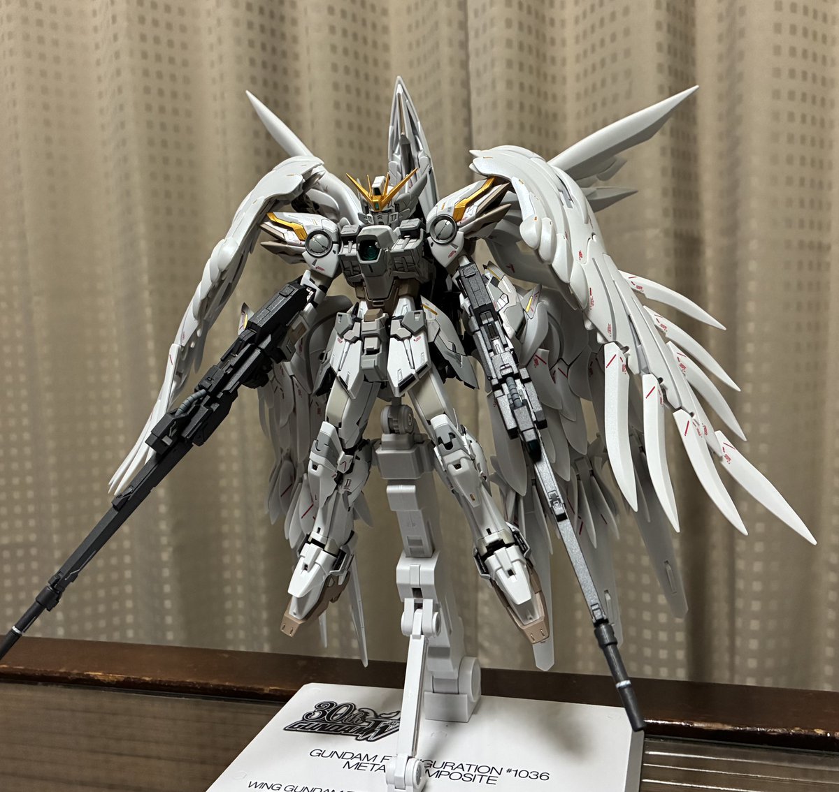 GFFMC ウイングガンダムゼロ クロークドカスタム 色味が少し違うらしい