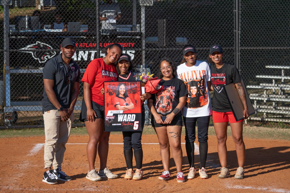 ClarkAtlantaSB's tweet photo. 𝐂𝐨𝐧𝐠𝐫𝐚𝐭𝐮𝐥𝐚𝐭𝐢𝐨𝐧𝐬 𝐚𝐠𝐚𝐢𝐧 𝐭𝐨 𝐨𝐮𝐫 𝐒𝐨𝐟𝐭𝐛𝐚𝐥𝐥 𝐒𝐞𝐧𝐢𝐨𝐫𝐬! 🎓🥎🐾

Maliyah Ward
Lena Sellam 
Eva Dobie
Andreya Hunter

#GoPanthers🐾 | #WeAreCAU https://t.co/LyrBG96NFy