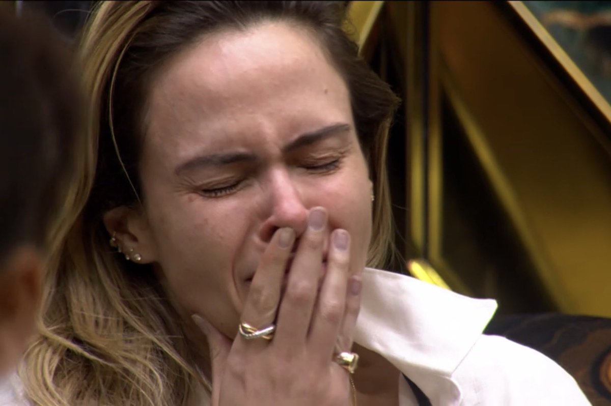 liperenault's tweet photo. @tuittafelipe @oxentejoaozinho Eu me humilhava esporadicamente por esse follow, agora é todo dia 😭😭😭 https://t.co/bHF4JYrLB5