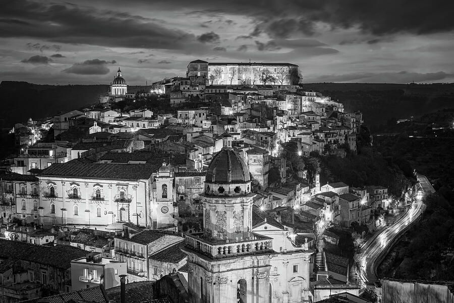 joancarroll's tweet image. Ragusa Sicily by Night BW! buff.ly/TvdjBho #ragusa #sicily #Sicilia #Italy #cityscape #night #NightPhotography #blackandwhite #blackandwhitephotography #Travel #travelphotography #giftideas @joancarroll