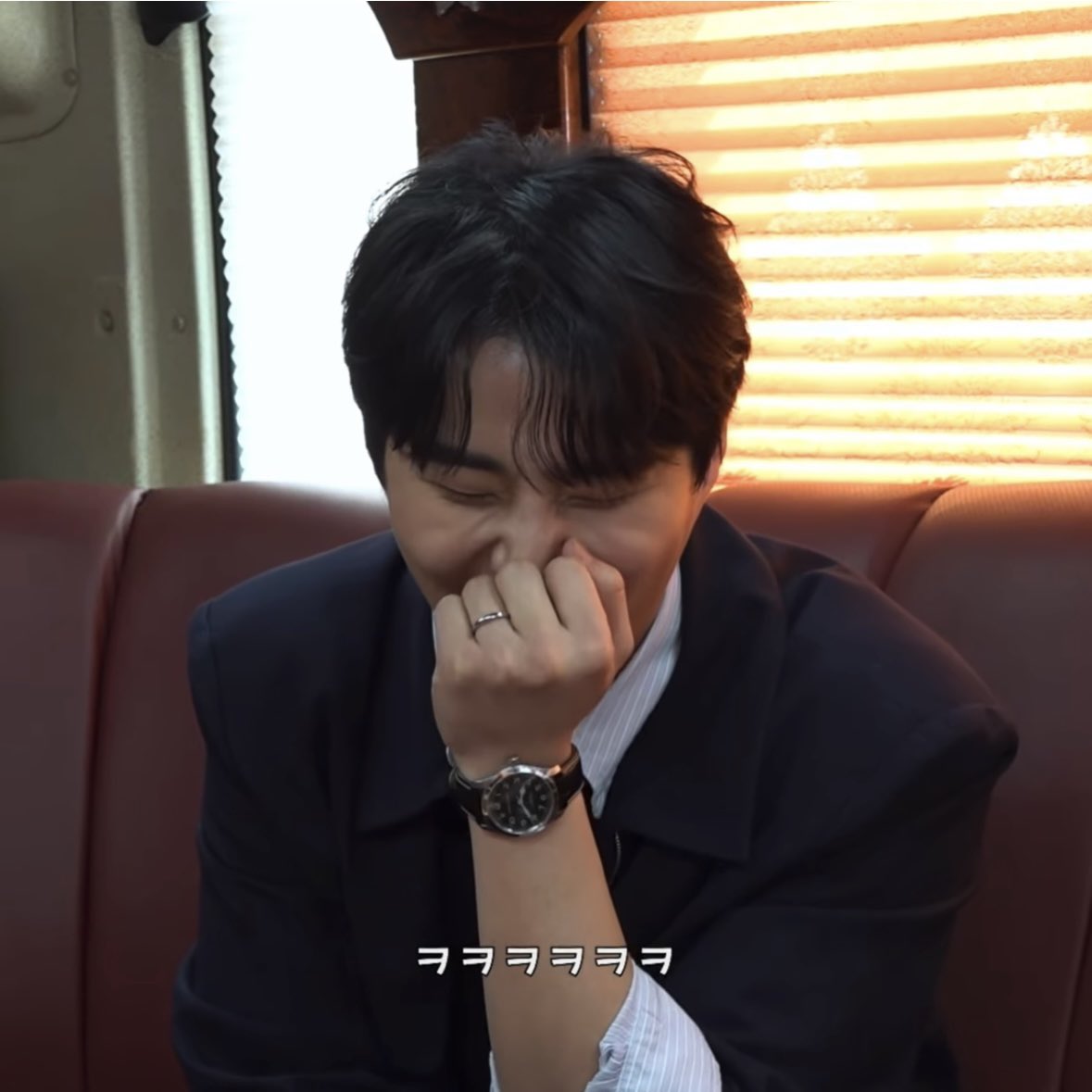 난 진짜 영현이 이럴때마다 웃기고 귀여워 죽겠음ㅋㅋㅋㅋㅋㅋㅋㅋㅋㅋㅋㅋㅋㅋ