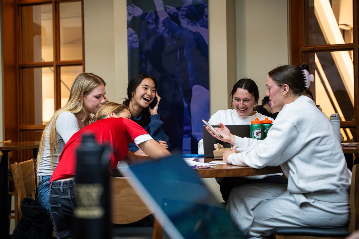 UW_WSoccer's tweet photo. Who's calling my phone? 📱

Thank you to everyone that donated during our #HuskyGivingDay Call-a-Thon!

>> https://t.co/KOqrqI2AEF https://t.co/WjMCqCjALK