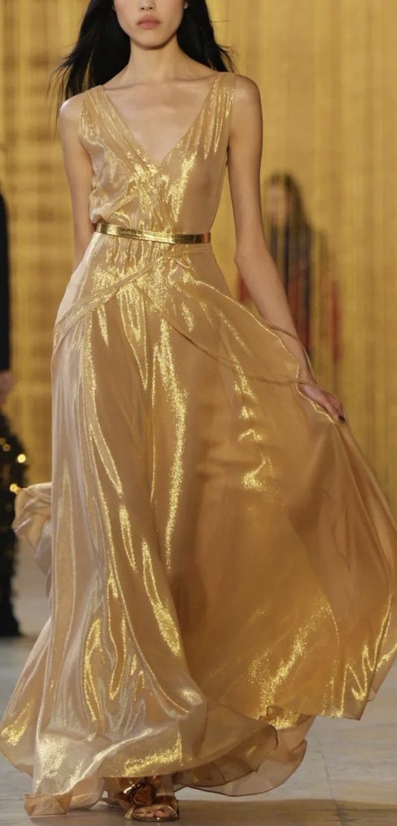 FegrdMuse's tweet image. Shakespeare &amp;amp; Colour: Green for youth or envy (‘green-eyed monster’), Gold for wealth &amp;amp; beauty (‘All that glisters is not gold’). Together they paint a perfect summer’s day — sun-drenched nature at its vibrant best! 🌿✨

#Colour #Color #ColourMuse