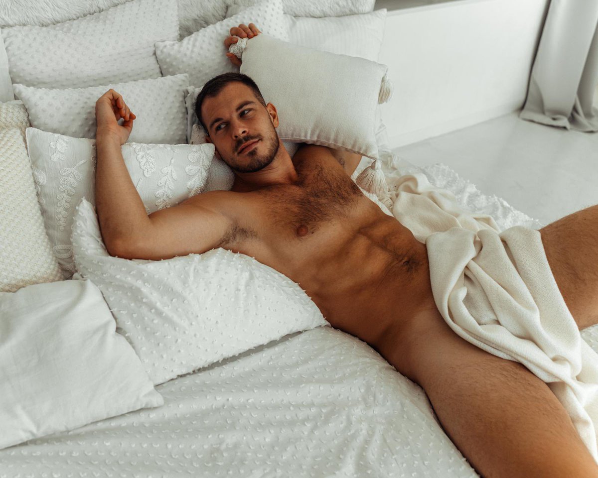 HunkyGuysPics's tweet photo. #HunkyGuysPics #HotMen
#HunkOfTheDay #SexyMen
#Hunk #Gay #HandsomeHunk
#MaleNude #NakedGuy #HotGuy
#GayMen #GayHunks #GayNude https://t.co/iddcNt1OYe